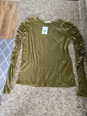 NWT FREE PEOPLE WE THE FREE RUCHED SLEEVE TOP, OLIVE , MEDIUM